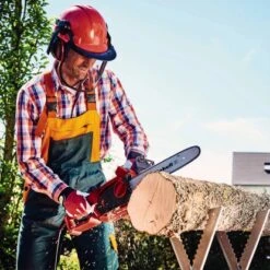 Einhell Elektro-Kettensäge GH-EC 1835 -Gartenhilfe Deutschland Verkaufs-Shop 1 001 GH EC 1835 Usage Pic