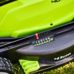 Greenworks Akku-Rasenmäher G40LM41K4 KIT 40V 28 Greenworks Akku-Rasenmäher G40LM41K4 KIT 40V -Gartenhilfe Deutschland Verkaufs-Shop 6952909025865 2705 CU 01